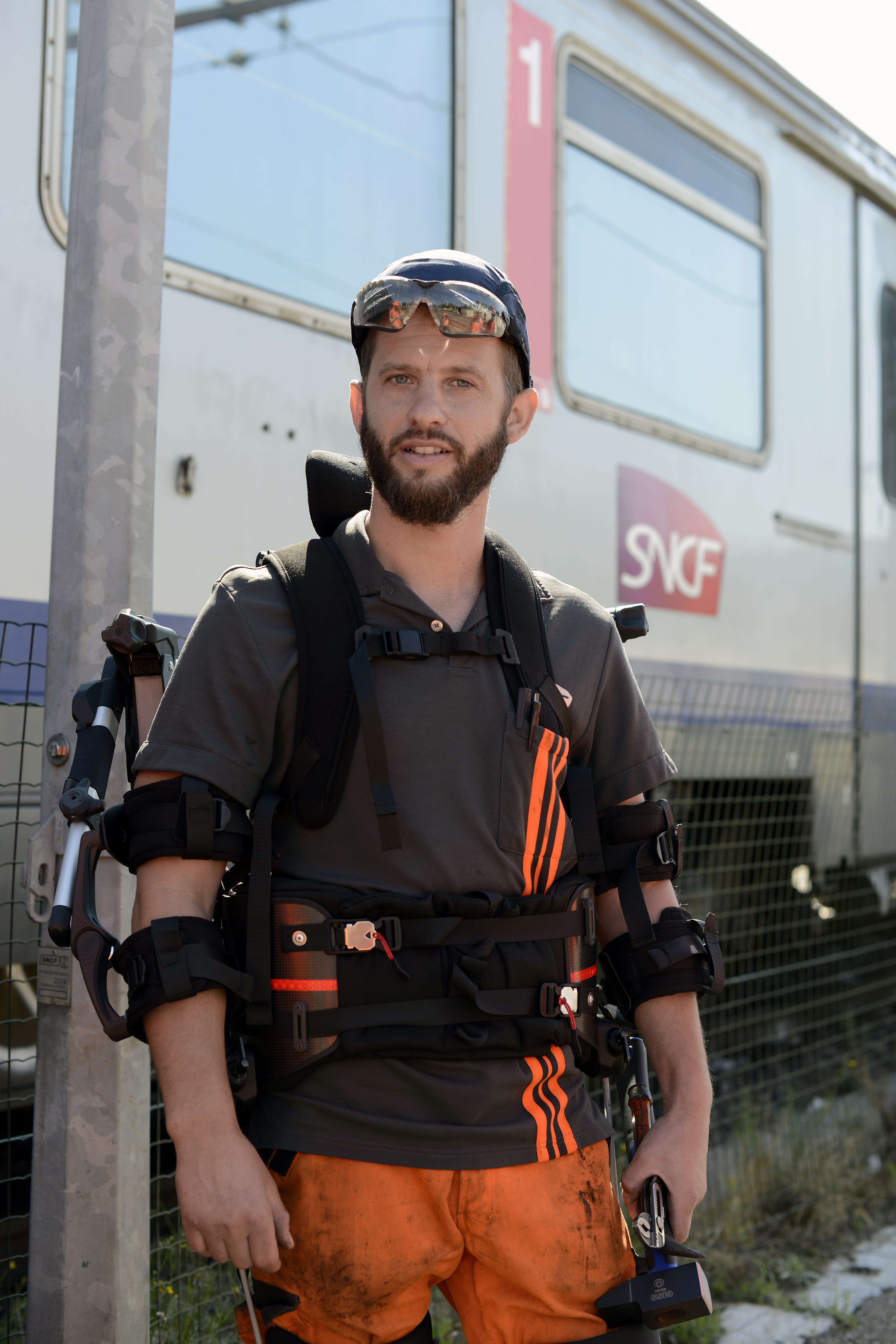 opérateur équipé d’un exosquelette - © G. J. Plisson/INRS