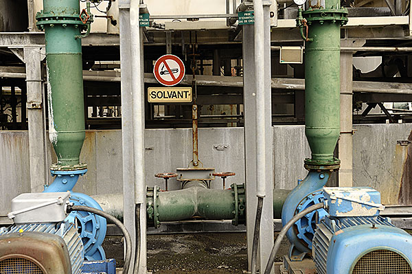 Installation pour le stockage de solvants dans une usine fabriquant des catalyseurs automobiles