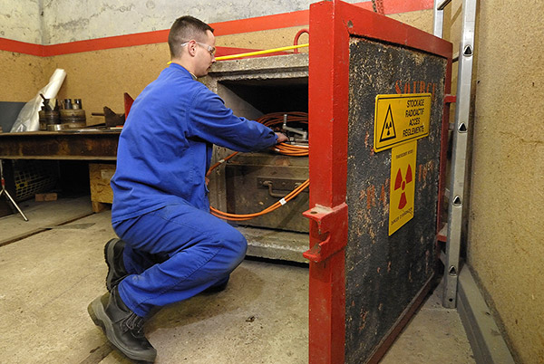 stockage dans un coffre en béton d’une source ionisante d’iridium 192 pour limiter les expositions