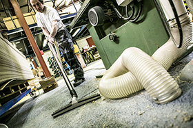 Aspiration des poussières de bois dans un atelier